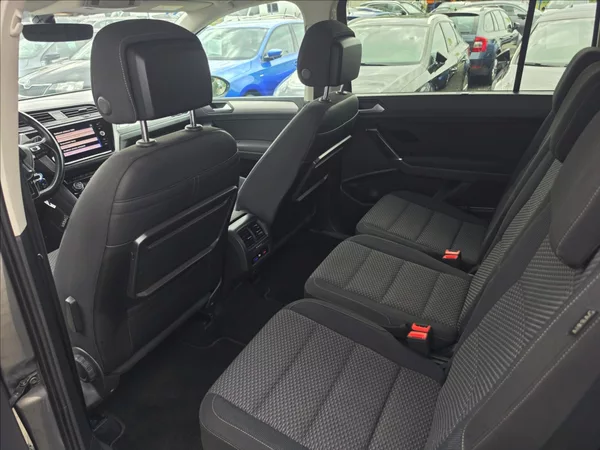 Volkswagen Touran 1,4 TSi 110KW DSG 7 MÍSTNÝ - foto 25