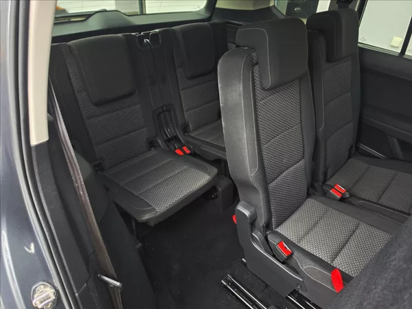 Volkswagen Touran 1,4 TSi 110KW DSG 7 MÍSTNÝ - foto 35