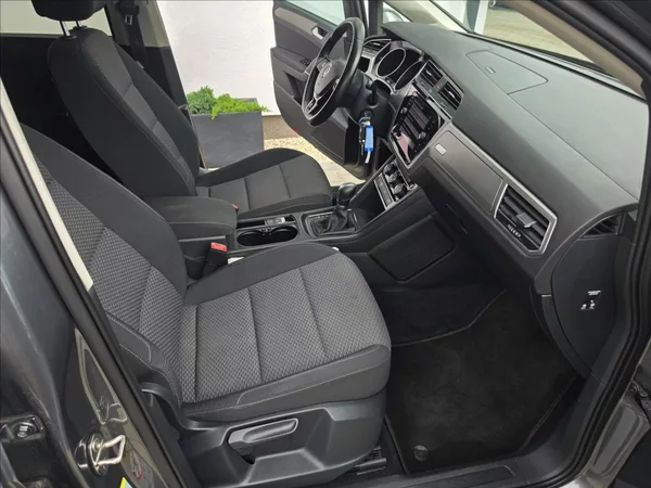 Volkswagen Touran 1,4 TSi 110KW DSG 7 MÍSTNÝ - foto 37