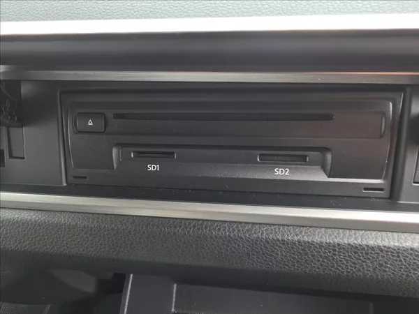 Volkswagen Touran 1,4 TSi 110KW DSG 7 MÍSTNÝ - foto 46
