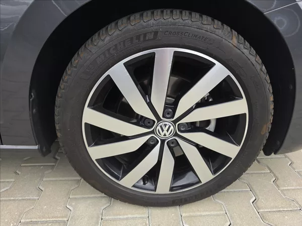 Volkswagen Touran 1,4 TSi 110KW DSG 7 MÍSTNÝ - foto 47