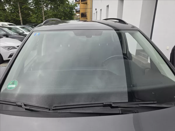 Volkswagen Touran 1,4 TSi 110KW DSG 7 MÍSTNÝ - foto 51