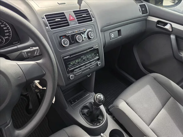 Volkswagen Touran 1,2 TSi 77KW Trend 7 MÍST ALU - foto 13