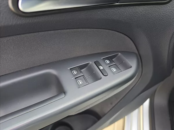 Volkswagen Touran 1,2 TSi 77KW Trend 7 MÍST ALU - foto 14