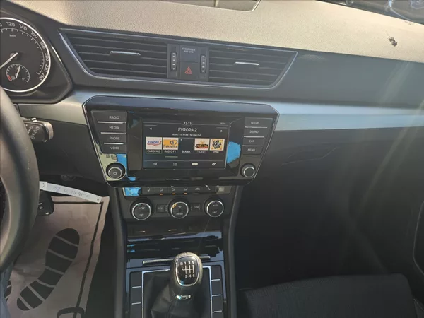 Škoda Superb III 1,4 TSi 110KW Ambition+ - foto 18