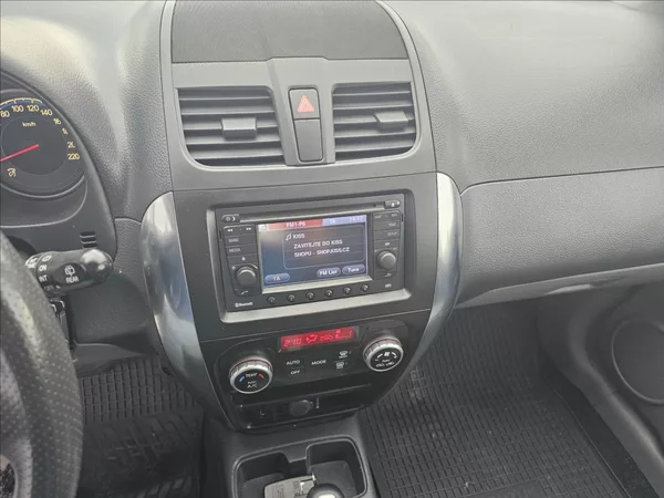 Suzuki SX4 1,6 VVTI 88KW STYLE AUTOMAT - foto 17
