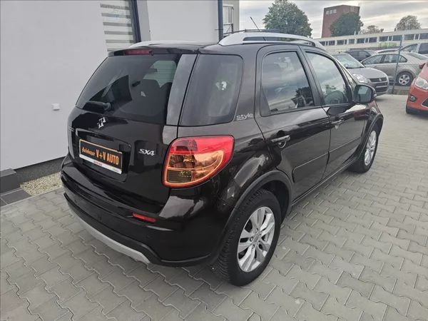 Suzuki SX4 1,6 VVTI 88KW STYLE AUTOMAT - foto 6