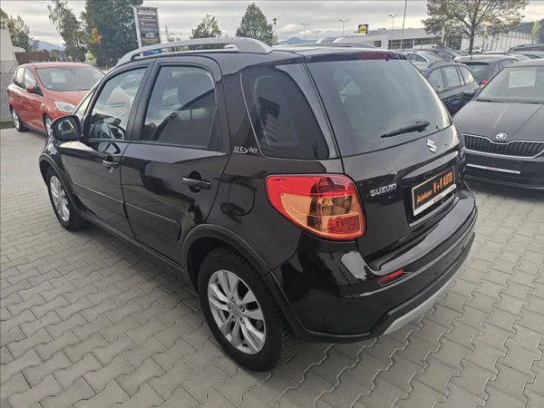 Suzuki SX4 1,6 VVTI 88KW STYLE AUTOMAT - foto 8