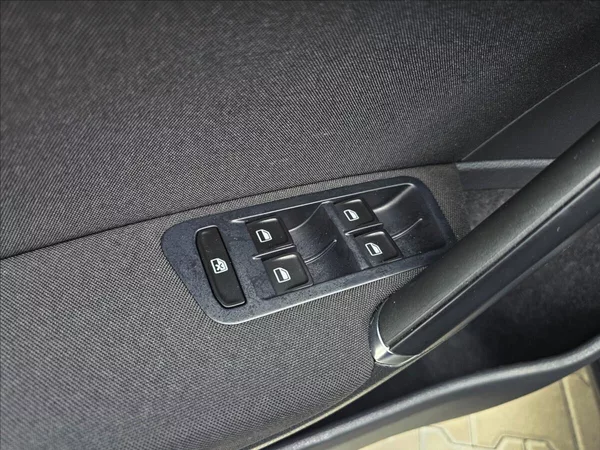 Volkswagen Golf VII 1,4TSi 92KW CUP NAVI - foto 14