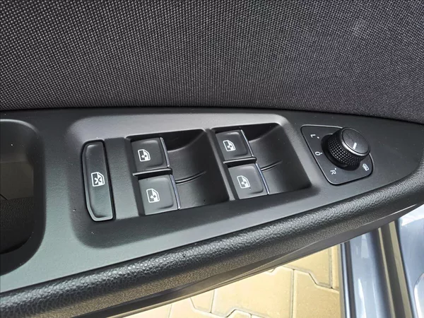 Seat Leon 1,4 TSi 92KW FR LED NAVI KŮŽE - foto 14