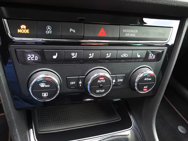 Seat Leon 1,4 TSi 92KW FR LED NAVI KŮŽE - foto 25