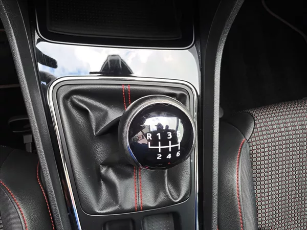 Seat Leon 1,4 TSi 92KW FR LED NAVI KŮŽE - foto 26