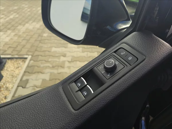 Volkswagen Multivan 2,0 TDi 110 KW Bully 7 míst TZ - foto 14