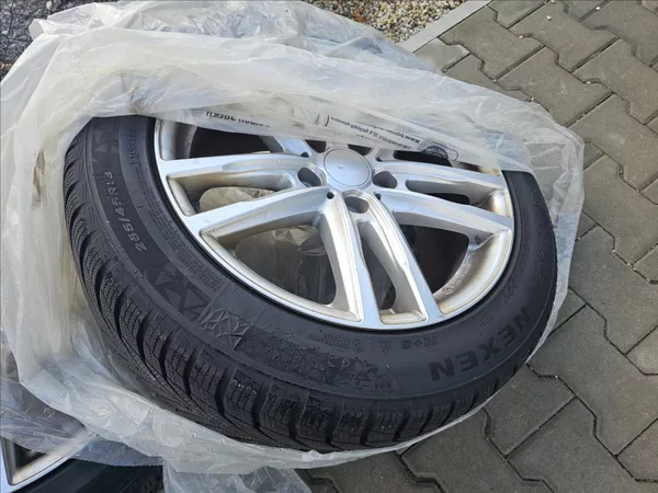 Volkswagen Multivan 2,0 TDi 110 KW Bully 7 míst TZ - foto 45
