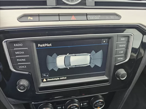 Volkswagen Passat B8 2,0 TDi 110KW Highline - foto 19