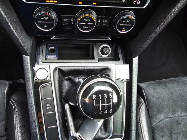 Volkswagen Passat B8 2,0 TDi 110KW Highline - foto 24