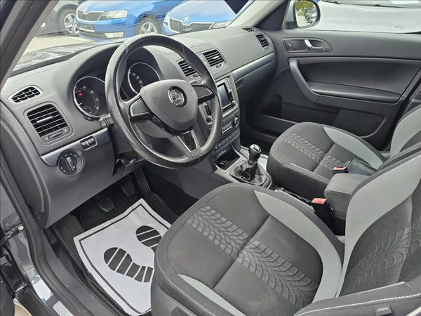 Škoda Yeti 1,4 TSi 90KW Adventure NAVI TZ - foto 11