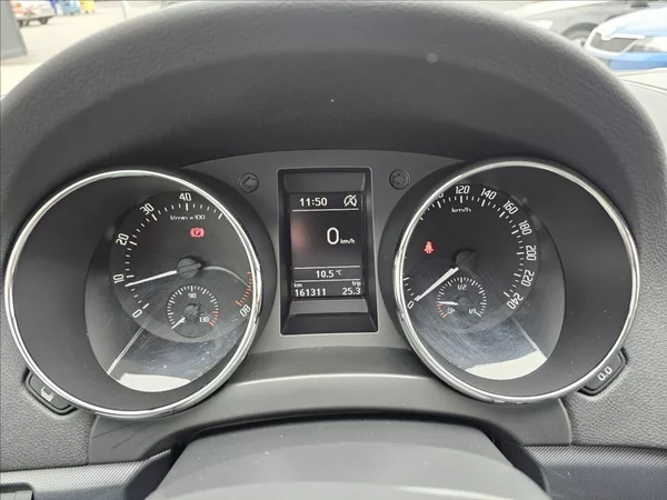 Škoda Yeti 1,4 TSi 90KW Adventure NAVI TZ - foto 15