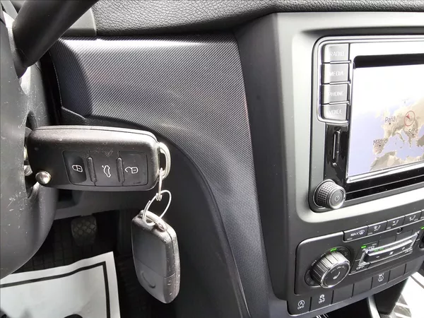 Škoda Yeti 1,4 TSi 90KW Adventure NAVI TZ - foto 16
