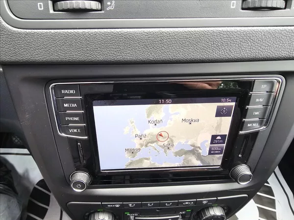 Škoda Yeti 1,4 TSi 90KW Adventure NAVI TZ - foto 19
