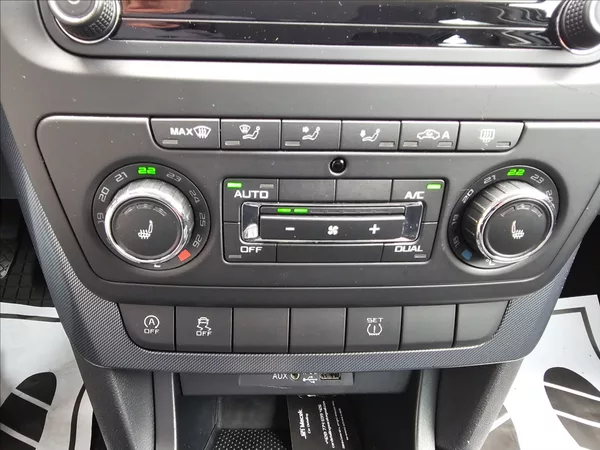Škoda Yeti 1,4 TSi 90KW Adventure NAVI TZ - foto 20