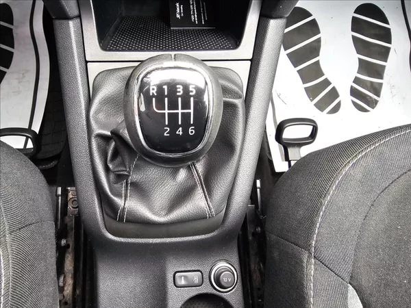 Škoda Yeti 1,4 TSi 90KW Adventure NAVI TZ - foto 22