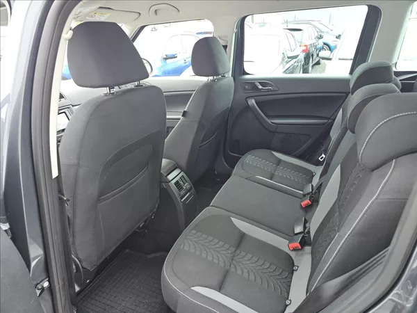 Škoda Yeti 1,4 TSi 90KW Adventure NAVI TZ - foto 24