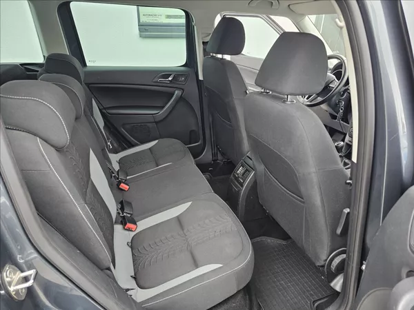 Škoda Yeti 1,4 TSi 90KW Adventure NAVI TZ - foto 31