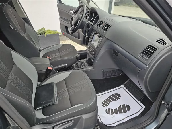 Škoda Yeti 1,4 TSi 90KW Adventure NAVI TZ - foto 32