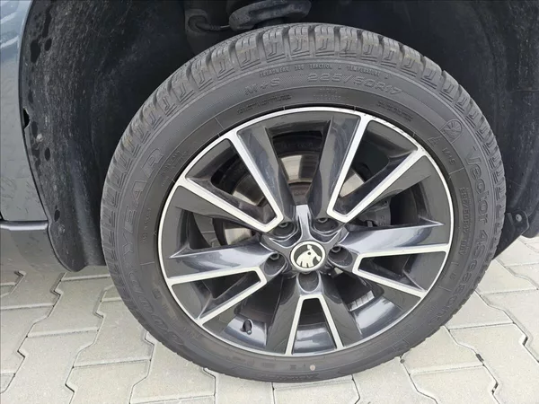 Škoda Yeti 1,4 TSi 90KW Adventure NAVI TZ - foto 39