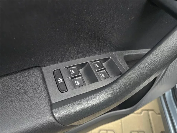 Škoda Octavia III 2,0TDi 110KW DSG Elegance - foto 14