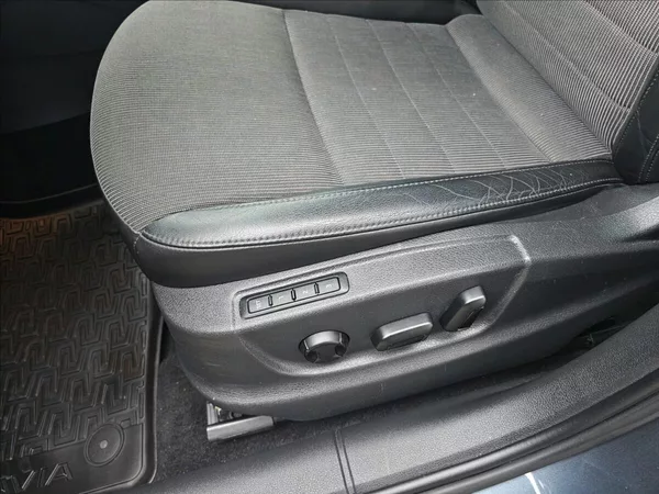 Škoda Octavia III 2,0TDi 110KW DSG Elegance - foto 15