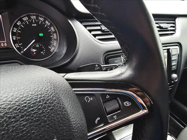 Škoda Octavia III 2,0TDi 110KW DSG Elegance - foto 18
