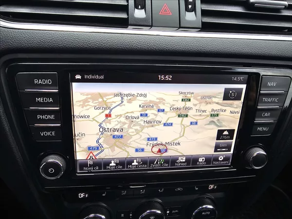 Škoda Octavia III 2,0TDi 110KW DSG Elegance - foto 20