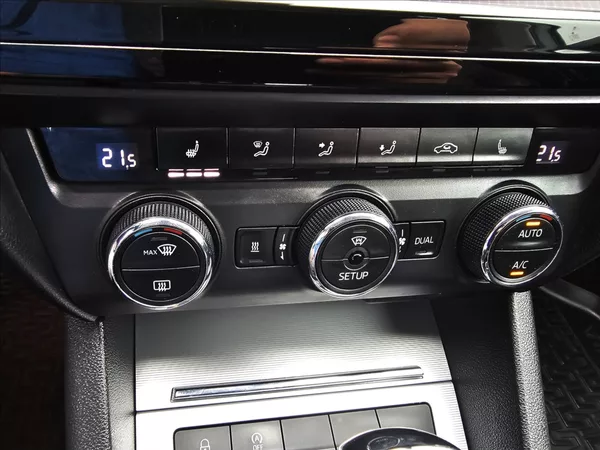 Škoda Octavia III 2,0TDi 110KW DSG Elegance - foto 24