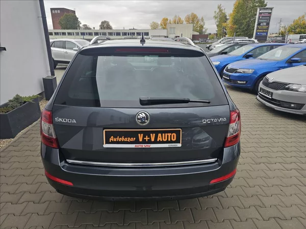 Škoda Octavia III 2,0TDi 110KW DSG Elegance - foto 7
