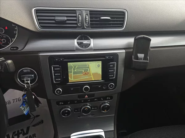 Volkswagen Passat B VII 1,4 TSi Comfortline - foto 19