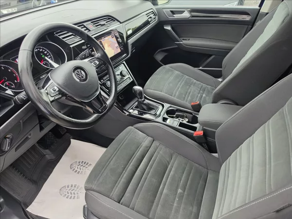 Volkswagen Touran 1,4 TSi 110KW DSG Highline 7MÍ - foto 12