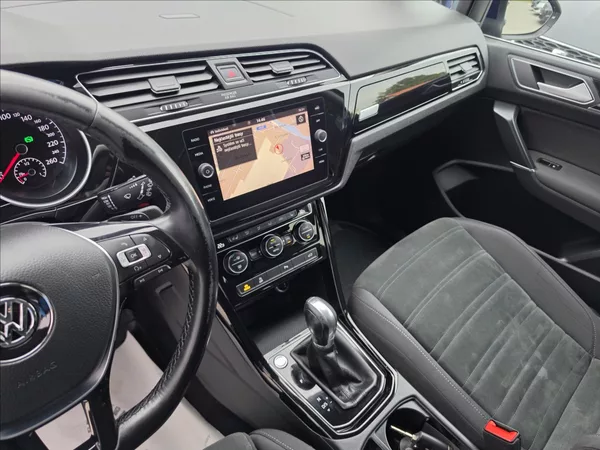 Volkswagen Touran 1,4 TSi 110KW DSG Highline 7MÍ - foto 14