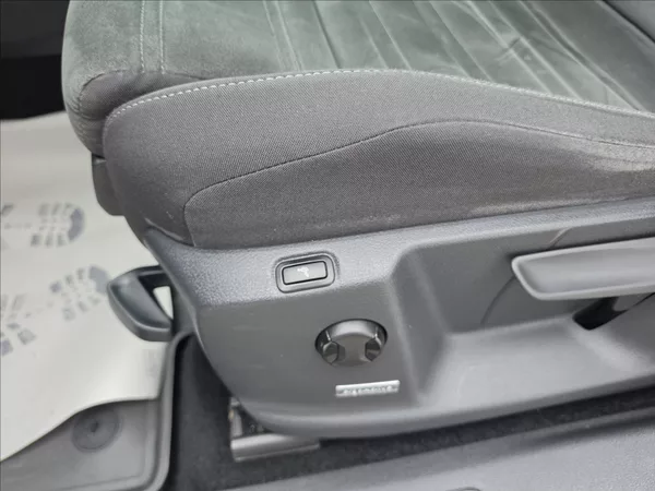Volkswagen Touran 1,4 TSi 110KW DSG Highline 7MÍ - foto 16