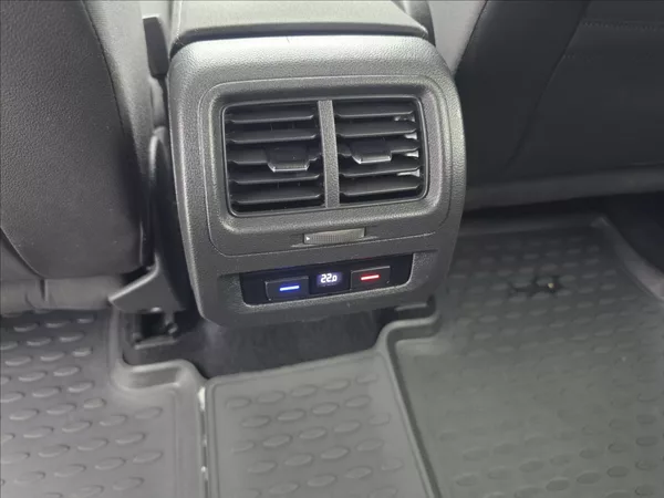 Volkswagen Touran 1,4 TSi 110KW DSG Highline 7MÍ - foto 28