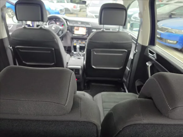 Volkswagen Touran 1,4 TSi 110KW DSG Highline 7MÍ - foto 36