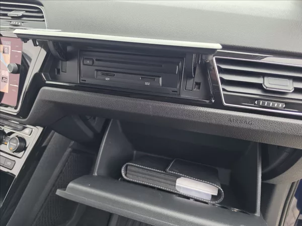 Volkswagen Touran 1,4 TSi 110KW DSG Highline 7MÍ - foto 40
