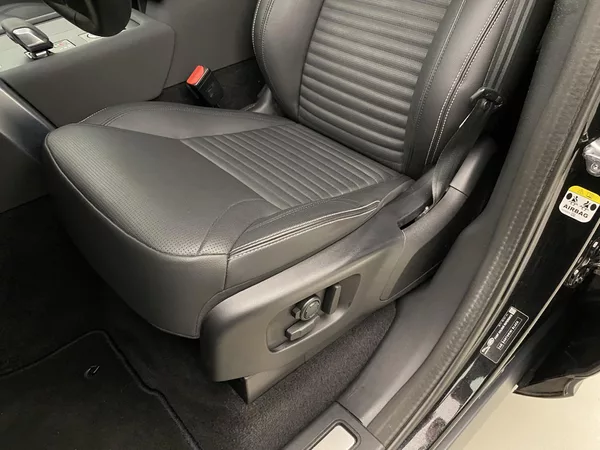 Land Rover Discovery P360 R-DYNAMIC SE AWD AUT CZ - foto 24
