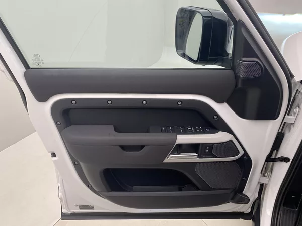 Land Rover Defender 110 D250 SE AWD AUT CZ - foto 7