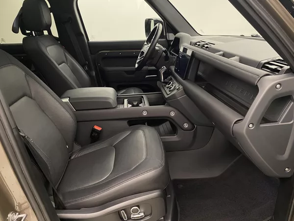 Land Rover Defender 130 D300 SE AWD AUT CZ - foto 23