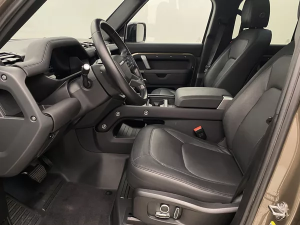Land Rover Defender 130 D300 SE AWD AUT CZ - foto 3