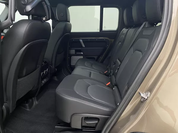 Land Rover Defender 130 D300 SE AWD AUT CZ - foto 5