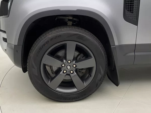 Land Rover Defender 110 D250 HSE AWD AUT CZ - foto 35