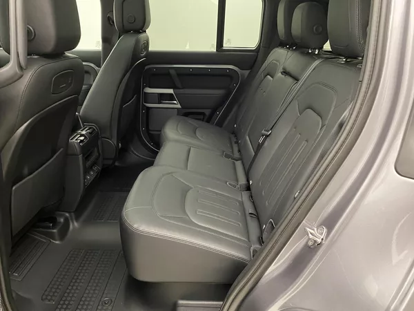 Land Rover Defender 110 D250 HSE AWD AUT CZ - foto 5